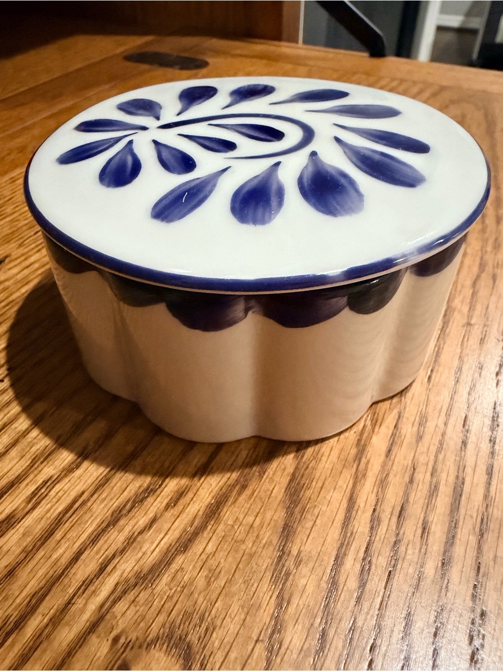 Pottery Barn Blue Puebla Ceramic Scalloped Jewelry Trinket Lidded Box-NWOT